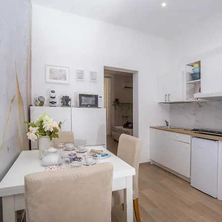 La Portineria 3* باري